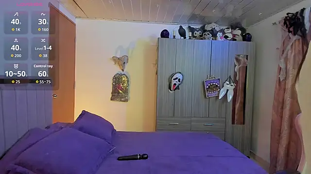 Snapshot of Kayla_foxxy chatting on October 31, 5:41 am Kayla foxxy online show from October 31, 5:41 am