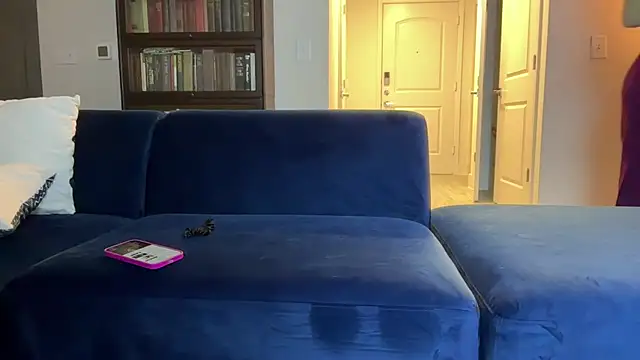 Snapshot of YUMIandbigWOLF chatting on March 4, 5:21 am YUMIandbigWOLF online show from March 4, 5:21 am