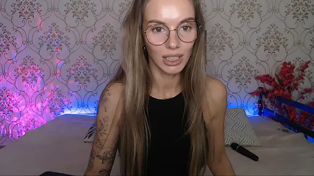 Snapshot of JulDoll chatting on September 19, 2:35 am JulDoll online show from September 19, 2:35 am