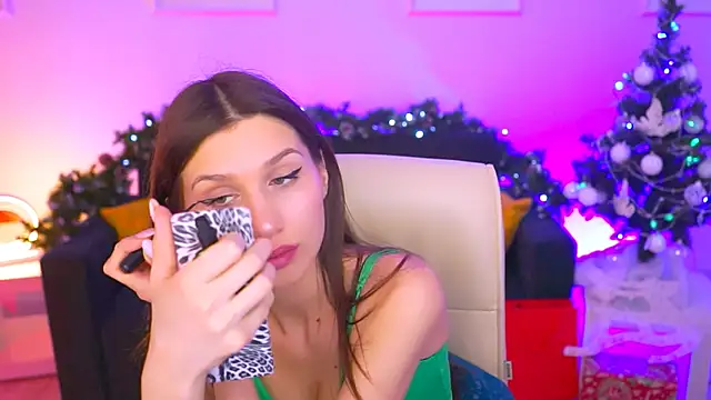 Snapshot of MollyPerry chatting on December 11, 4:09 pm MollyPerry online show from December 11, 4:09 pm