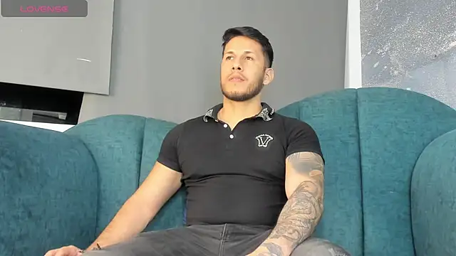 Snapshot of George_Diesell chatting on September 24, 3:32 am George Diesell online show from September 24, 3:32 am