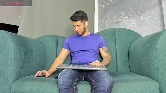 Snapshot of George_Diesell chatting on October 2, 4:19 am George Diesell online show from October 2, 4:19 am