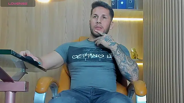 Snapshot of George_Diesell chatting on October 19, 11:16 pm George Diesell online show from October 19, 11:16 pm