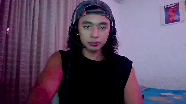 Snapshot of angelsdustxxx chatting on September 28, 1:33 am angelsdustxxx online show from September 28, 1:33 am