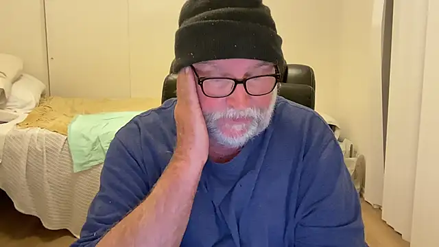 Snapshot of Drummajor chatting on December 16, 6:21 am Drummajor online show from December 16, 6:21 am