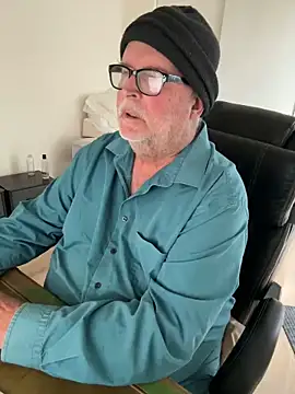 Snapshot of Drummajor chatting on January 21, 11:34 pm Drummajor online show from January 21, 11:34 pm