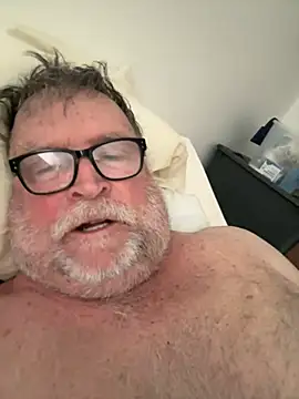 Snapshot of Drummajor chatting on February 4, 12:19 am Drummajor online show from February 4, 12:19 am