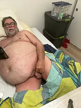 Snapshot of Drummajor chatting on February 25, 5:30 am Drummajor online show from February 25, 5:30 am