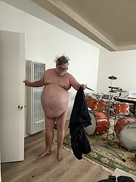 Snapshot of Drummajor chatting on March 1, 8:42 pm Drummajor online show from March 1, 8:42 pm