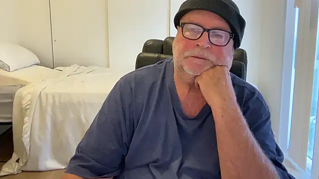 Snapshot of Drummajor chatting on March 7, 6:22 pm Drummajor online show from March 7, 6:22 pm