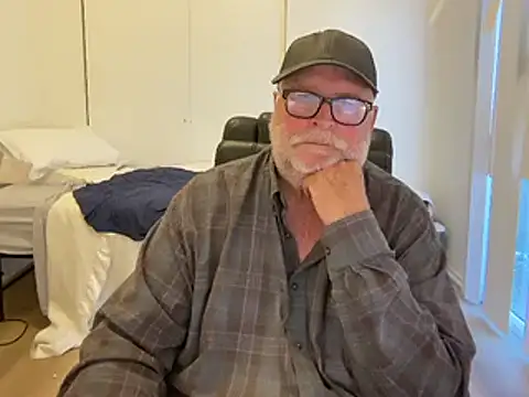 Snapshot of Drummajor chatting on March 15, 10:33 pm Drummajor online show from March 15, 10:33 pm