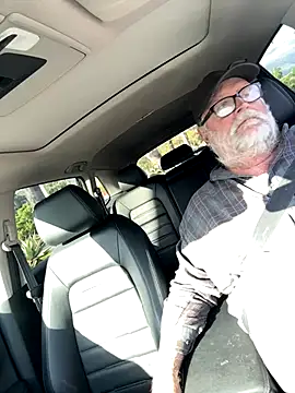 Snapshot of Drummajor chatting on October 2, 11:23 pm Drummajor online show from October 2, 11:23 pm