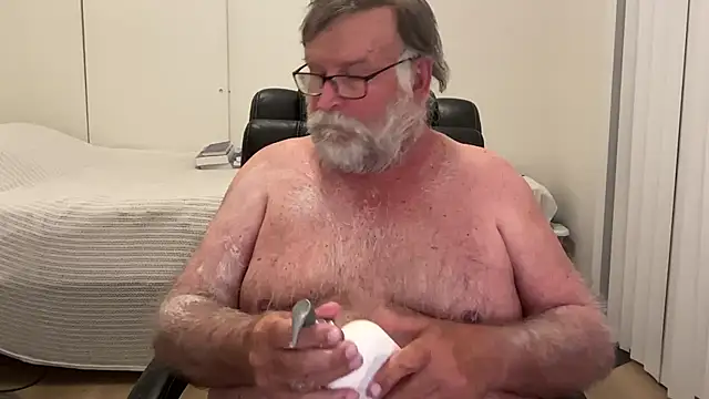 Snapshot of Drummajor chatting on October 24, 3:47 am Drummajor online show from October 24, 3:47 am