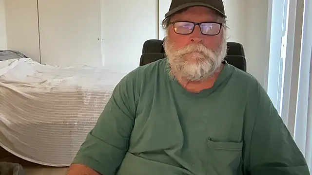 Snapshot of Drummajor chatting on October 26, 3:29 pm Drummajor online show from October 26, 3:29 pm