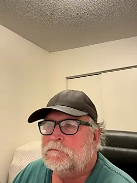 Snapshot of Drummajor chatting on November 12, 1:39 am Drummajor online show from November 12, 1:39 am