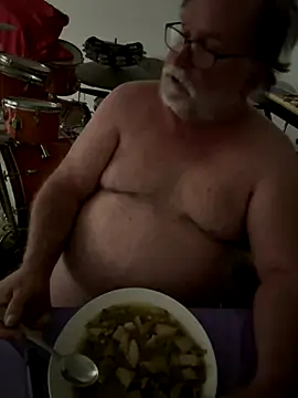 Snapshot of Drummajor chatting on November 16, 4:18 am Drummajor online show from November 16, 4:18 am