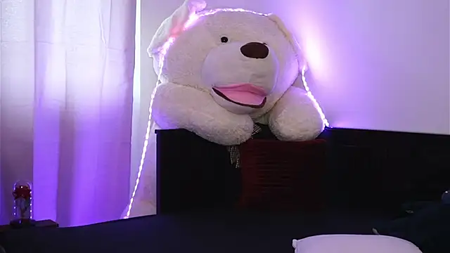 ivyleague  online show from April 21, 3:39 pm