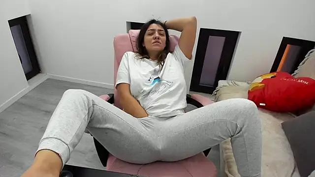 Dyana Kaylinn online show from January 13, 5:35 am