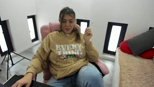 Dyana Kaylinn online show from February 21, 6:25 am