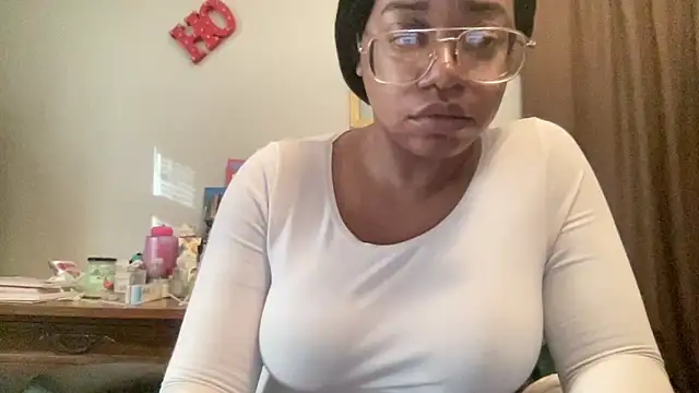 MommyConfident online show from December 4, 7:55 pm