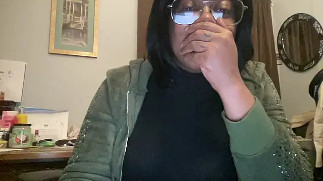 MommyConfident online show from December 16, 1:43 am