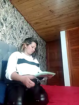 Snapshot of Devil_Sara chatting on January 16, 6:14 am Devil Sara online show from January 16, 6:14 am