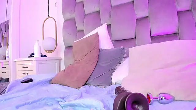 PamelaMendez  online show from March 4, 9:18 am