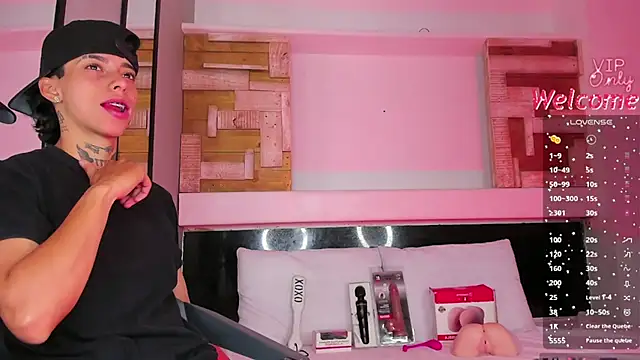 AmberAdams  online show from March 27, 1:33 pm