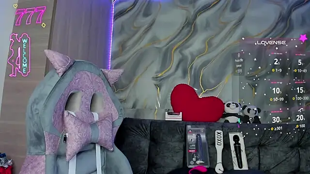 AmberAdams  online show from April 21, 1:42 am