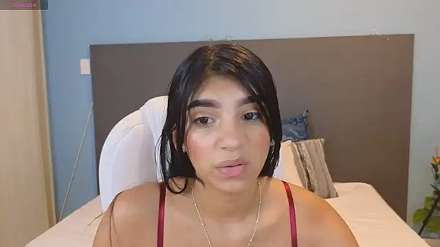 Snapshot of maiaa_ruiz chatting on December 19, 1:40 pm maiaa ruiz online show from December 19, 1:40 pm