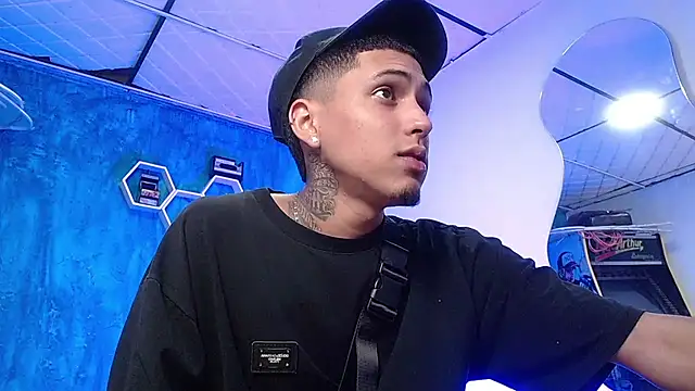 Liam lee online show from December 10, 3:55 pm