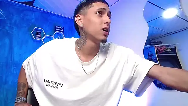 Liam lee online show from December 14, 4:42 pm