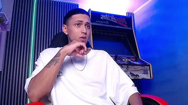 Liam lee online show from March 14, 1:24 pm