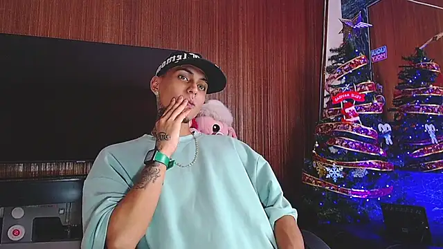 Liam lee online show from December 13, 7:53 pm