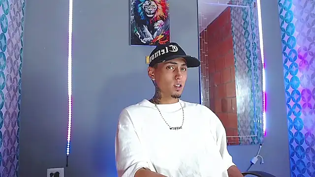 Liam lee online show from April 10, 10:25 pm