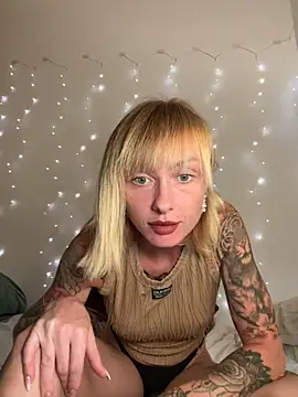 Snapshot of haileyhope_ chatting on October 1, 6:36 pm haileyhope  online show from October 1, 6:36 pm