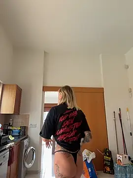 Snapshot of haileyhope_ chatting on October 3, 8:55 am haileyhope  online show from October 3, 8:55 am