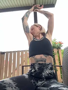 haileyhope  online show from April 15, 10:44 am