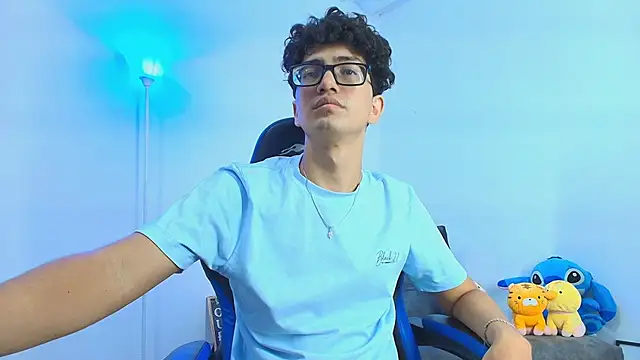 Snapshot of TylerWhite_ chatting on October 23, 3:50 am TylerWhite online show from October 23, 3:50 am