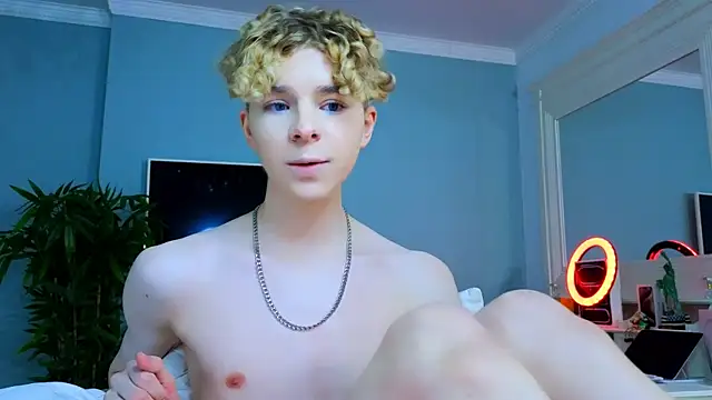 Snapshot of Kudi_Minnt chatting on January 3, 9:57 pm Kudi Minnt online show from January 3, 9:57 pm