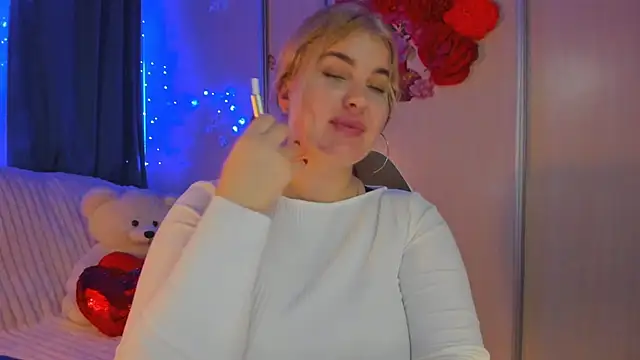 CoraSwon online show from January 31, 4:38 pm