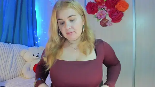 CoraSwon online show from February 2, 2:13 pm