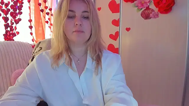 CoraSwon online show from February 25, 10:58 am