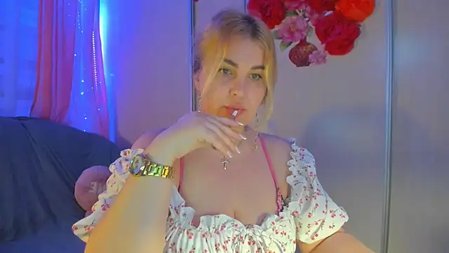 CoraSwon online show from March 8, 7:09 pm