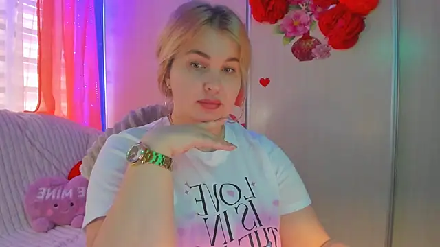 CoraSwon online show from March 14, 8:42 am