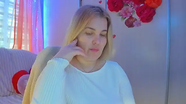 CoraSwon online show from March 17, 11:42 am