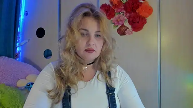 CoraSwon online show from September 15, 6:41 pm