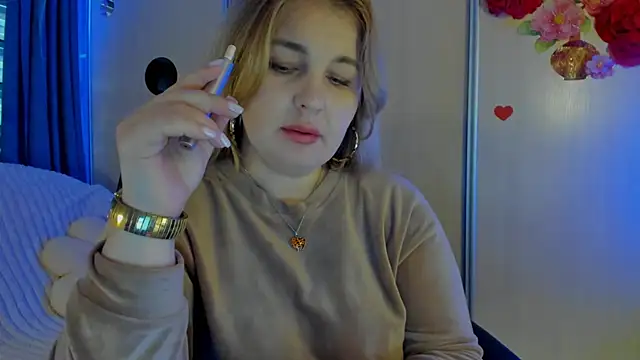 CoraSwon online show from November 25, 6:13 am