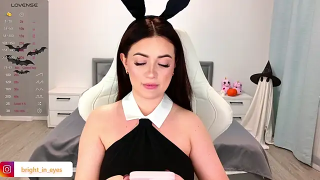 Snapshot of ariel_grand chatting on November 1, 2:02 am ariel grand online show from November 1, 2:02 am