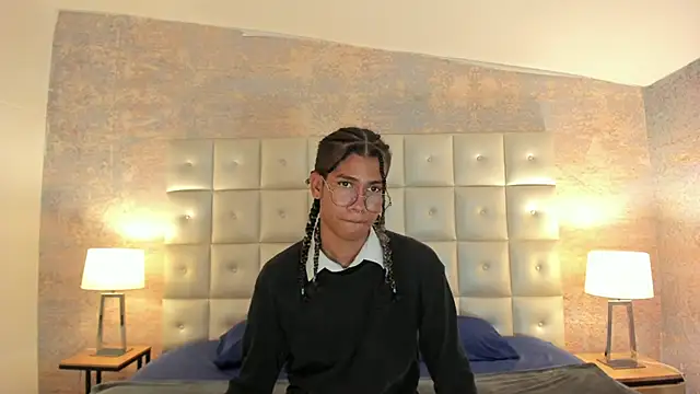 Maxim-Walker online show from January 18, 2:59 am